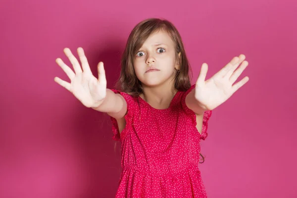 Jaar Oude Meisje Sommige Emotionele Gebaar Maken Met Haar Handen — Stockfoto