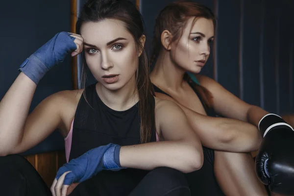 Přizpůsobit Štíhlé Mladé Krásné Bruneta Ženy Boxu Sportswear Temné Tlumené — Stock fotografie