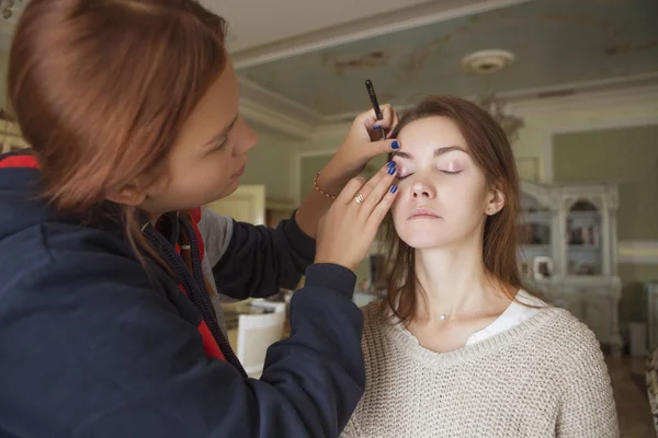 Brunette Make Artiest Vrouw Make Voor Een Kaukasische Brunette Bruid — Stockfoto