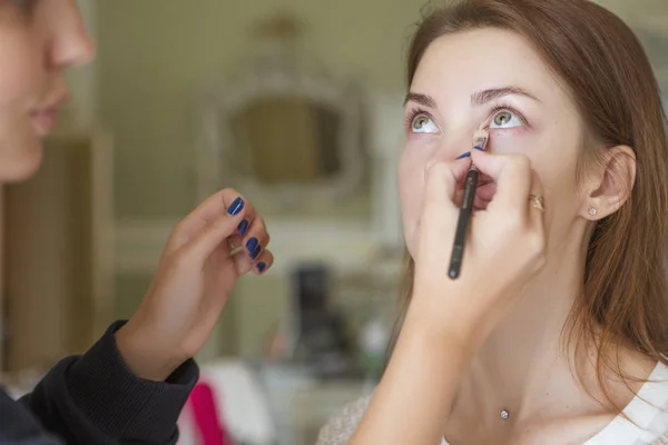 Brunette Make Artiest Vrouw Make Voor Een Kaukasische Brunette Bruid — Stockfoto