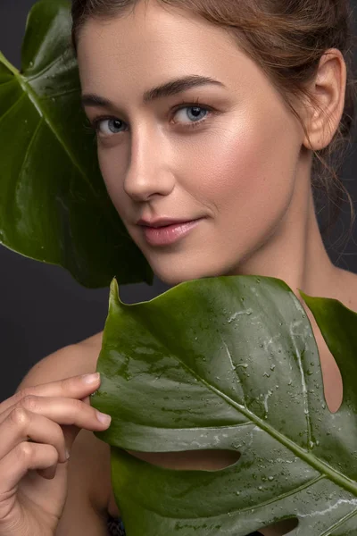 Cute Ordinary Young Woman Posing Monstera Tropical Leafs Fresh Clean — Stock Photo, Image