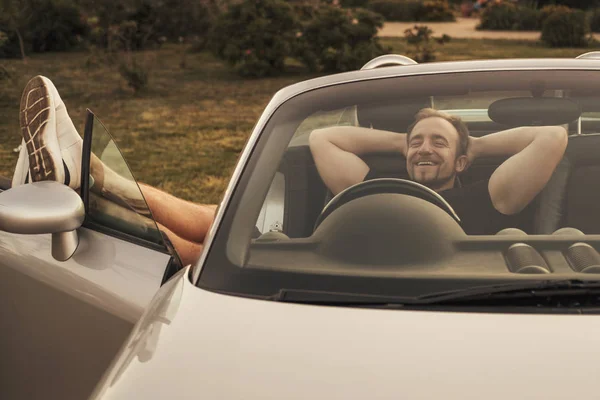 Precioso Hombre Sexy Viaje Coche Vacaciones Día Verano Lujo Coche — Foto de Stock