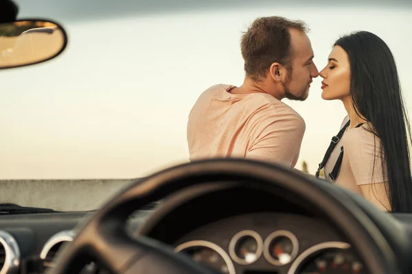 Prachtige Sexy Copule Van Man Vrouw Een Vakantie Auto Reis — Stockfoto