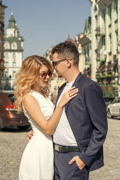 Joli Jeune Couple Sur Leur Promenade Ville Européenne Vacances Vacances — Photo