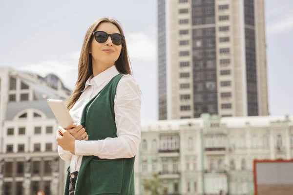 Beautiful Brunette Business Woman White Blouse Green Jacket Working Tablet — Stock Photo, Image