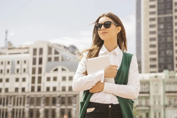 Beautiful Brunette Business Woman White Blouse Green Jacket Working Tablet — Stock Photo, Image