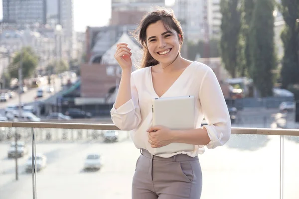 Beautiful brunette business woman in white skirt and grey suit t — Stock Photo, Image