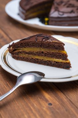 Ev yapımı vejetaryen organik kek. Badem unu ve kakao çikolatası.