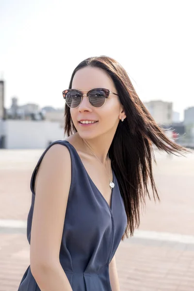 Elegant woman in evening dress on a walk in european streets. Su — Stockfoto