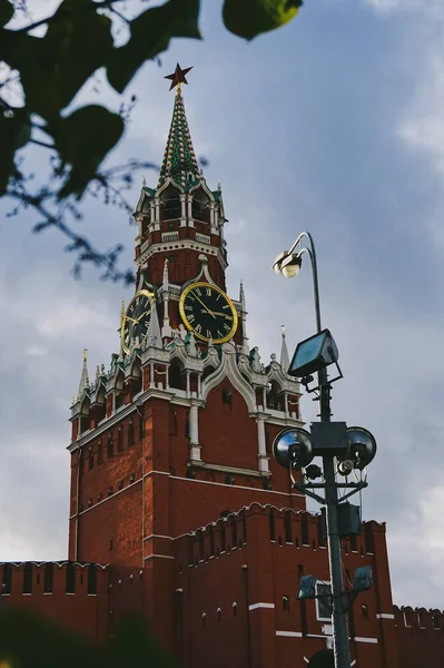 Torre Spasskaya Con Campanas Del Kremlin Moscú Plaza Roja Verano — Foto de Stock