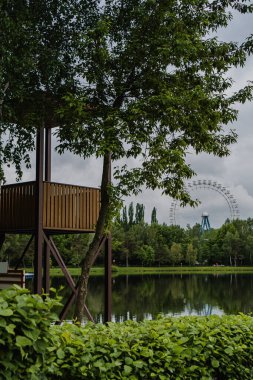 Moskova 'daki Izmailovsky Parkı bulutlu bir yaz gününde