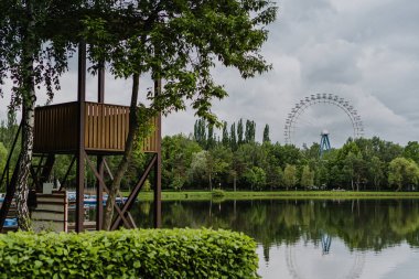 Moskova 'daki Izmailovsky Parkı bulutlu bir yaz gününde