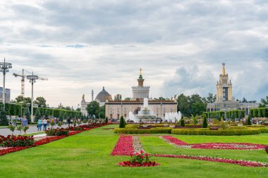 2020 yazında Moskova 'daki VDNH parkındaki çeşme