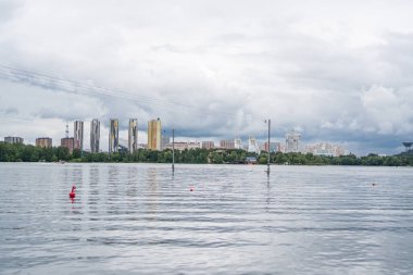 Moskva Nehri Moskova 'nın Zhivopisnaya Körfezi bölgesinde.