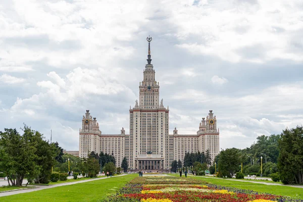 Главное Здание Мгу Ломоносова Москве Летом — стоковое фото