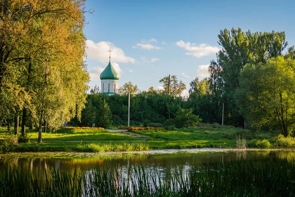 Θέα Του Ναού Και Του Ποταμού Στο Pereslavl Zalessky Φθινόπωρο — Φωτογραφία Αρχείου