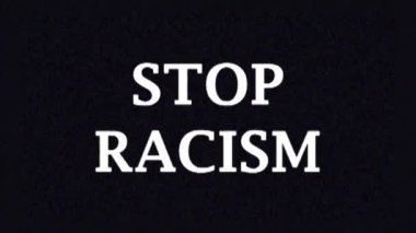4 bin. Televizyondaki haberler için metin STOP RACISM ile arıza ekran koruyucusu. Irkçılığa karşı protesto.