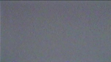 VHS etkisi. Dijital piksel gürültü vhs etkisi. 80 'lerin TV' sinin video sinyalindeki problemler ve ekrandaki parazitler. 4K.