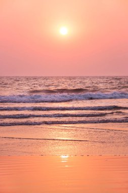 Hint Okyanusu üzerinden günbatımı üzerinde. Goa, Hindistan