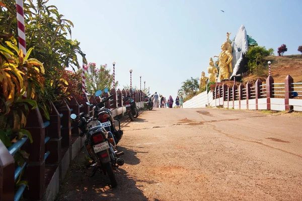 Murdeshwar caddede. Uttara Kannada, Karnataka, Hindistan. Mart 2014