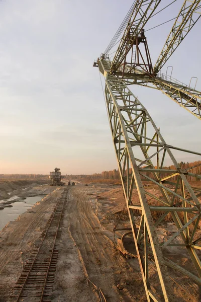 Una Excavadora Dragalina Apilador Una Cantera Arena Vieja Vía Férrea —  Fotos de Stock