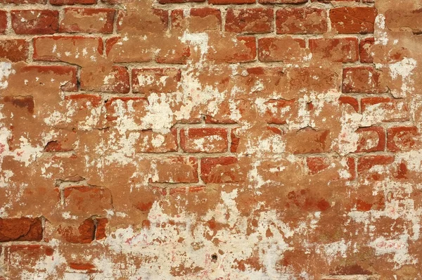 Eski beton ve kırmızı yıpranmış tuğlalardan oluşan bir duvar. Eski tuğla duvar. Alçı arkaplan grunge dokusu