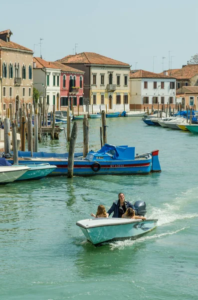 2019 Italia Venezia Barca Sul Canale Dell Isola Murano — Foto Stock