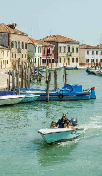 2019 Italia Venezia Barca Sul Canale Dell Isola Murano — Foto Stock