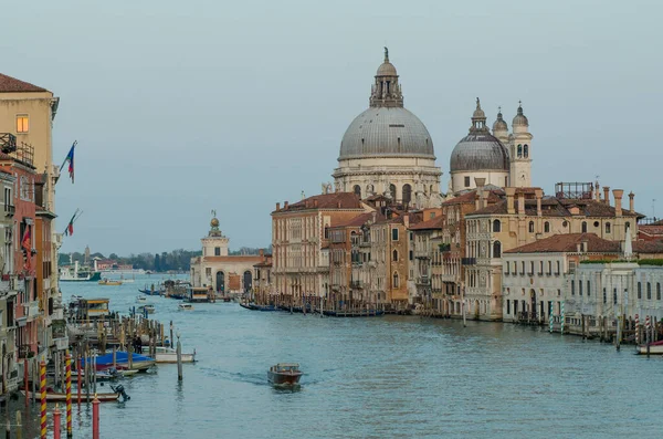 16.04.2019. İtalya. Venedik. Büyük Kanal 'ın akşam manzarası.