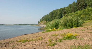 - Rusya. Tomsk bölgesi. Tom nehri ve Mavi uçurum manzarası. .  ..  .    .    .