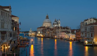 İtalya. Venedik. Büyük Kanal 'ın akşam manzarası.