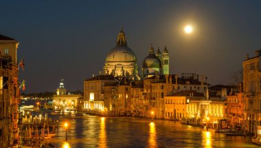 İtalya. Venedik. Büyük Kanal 'ın akşam manzarası.