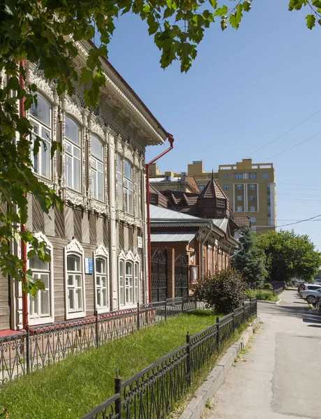 2018 Ρωσία Νοβοσιμπίρσκ Παλιά Σπίτια Στην Οδό Kommunisticheskaya — Φωτογραφία Αρχείου