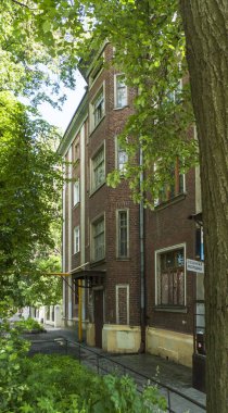 Nizhny Novgorod. Kominterna Caddesi 'ndeki tuğla ev..