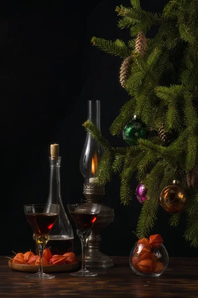 Christmas fir tree with cones decorated with multi-colored glass balls on a black background — Stock Photo, Image