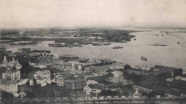   Nizhny Novgorod 'da Oka Nehri ile Volga' nın kesişiminin görüntüsü.     