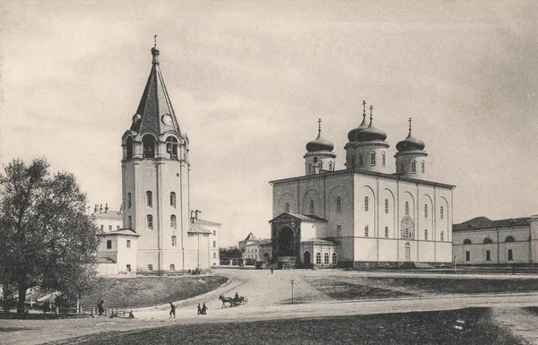 - Rusya. Yaşlı Nizhny Novgorod. Kremlin Katedrali.