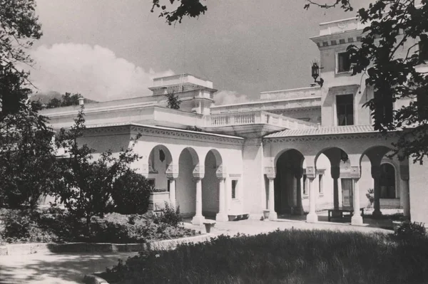 Kırım. Livadia. Hepsi sanatoryum.