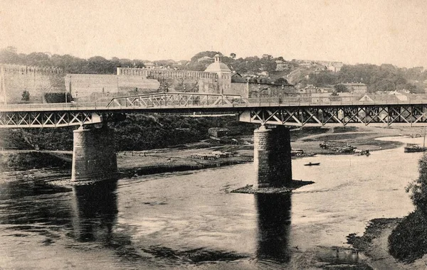 Smolensk 'te. Dinyeper nehri üzerinde yeni bir köprü.