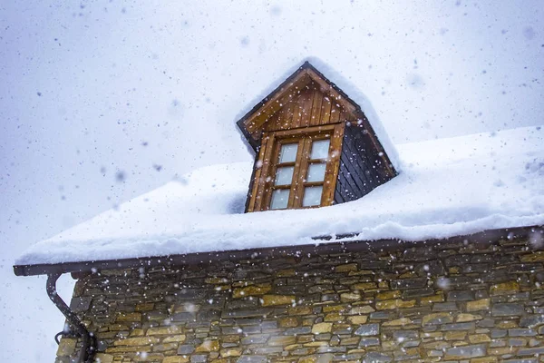Roof House Window Covered Snow Snowy Day — Stock Photo, Image