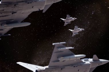 Yıldızdolu bir gökyüzünün altında formasyon halinde uçan savaş uçakları