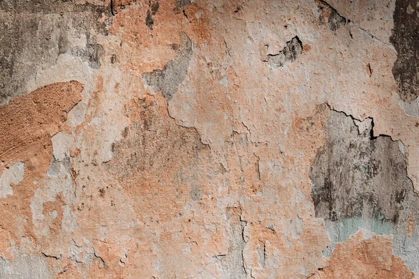Sıvanın soyulduğu ve kalıbın görünür olduğu eski boyanmış duvarın dokusu. Arkaplan,
