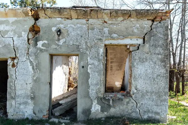 Old Abandoned Ruined House Wall Cracks Destruction Close — Stock Photo, Image