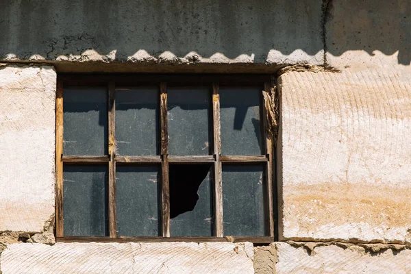 Broken Window Old Building Because Abandoned One — Stock Photo, Image