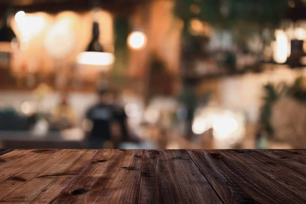 Holztisch Auf Restaurant Verschwommenem Hintergrund Ist Ein Abstrakter Hintergrund — Stockfoto