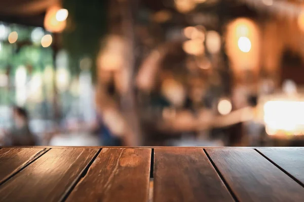 Holztisch Auf Restaurant Verschwommenem Hintergrund Ist Ein Abstrakter Hintergrund — Stockfoto