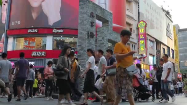 Guangzhou Chiny Października 2019 Lively Beijing Shops Jedna Para Ogląda — Wideo stockowe