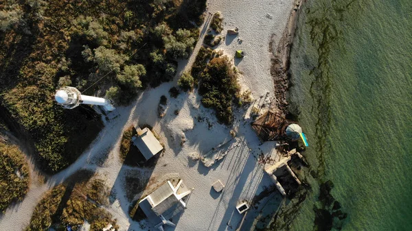 Dzharylgach島の黒海沿岸の古い灯台と新しい灯台のトップビュー — ストック写真