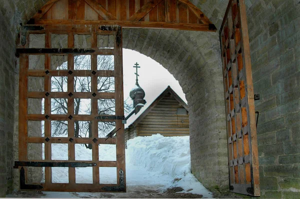 Öppningen Fästningen Väggen Synlig Forntida Rysk Kyrka — Stockfoto