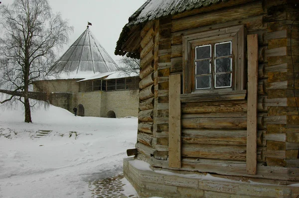 俄罗斯传统的木制建筑保存在Staraya Ladoga — 图库照片